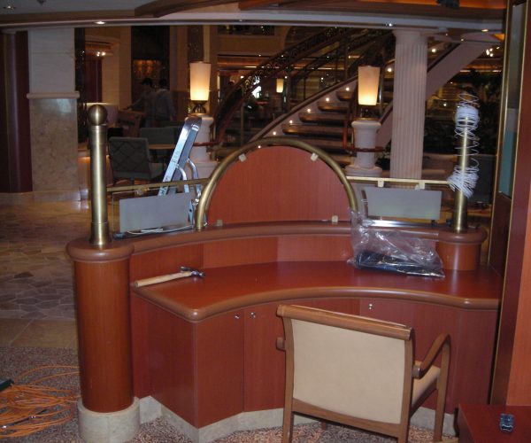 Emerald Princess Cruise Line PCL art artworks paintings decorazione pittorica mural finti marmi (1)