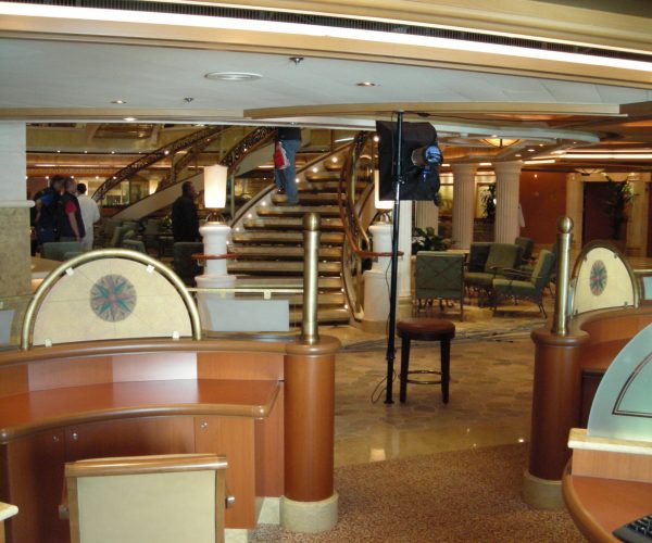Emerald Princess Cruise Line PCL art artworks paintings decorazione pittorica mural finti marmi (60)