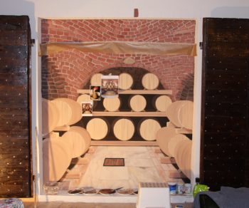 Foto Trompe l'oeil murales Cantina barrique mattoni marmo (9)