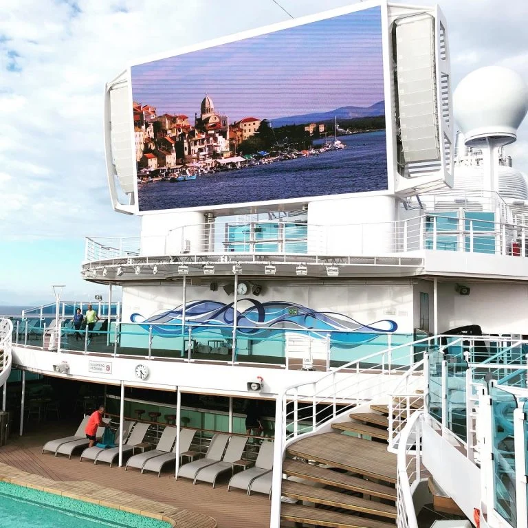 Sky-Princess-Cruises-Diego-Bormida-Artist-Mural-Instagram-wall-8-1-768×768